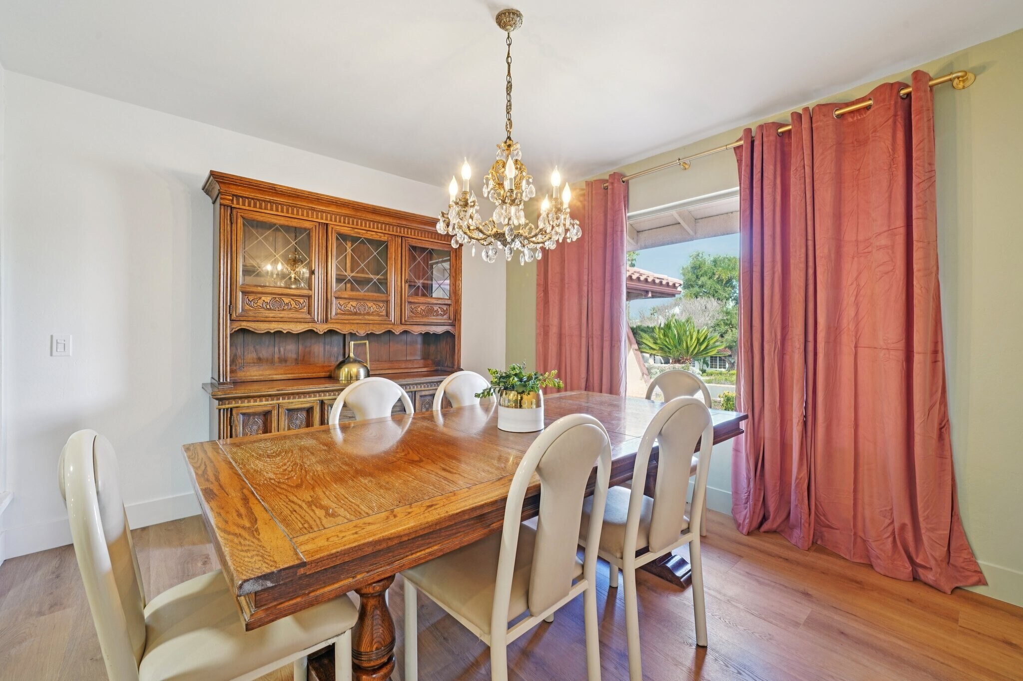 Building Photo - 1500 Country Club Dr