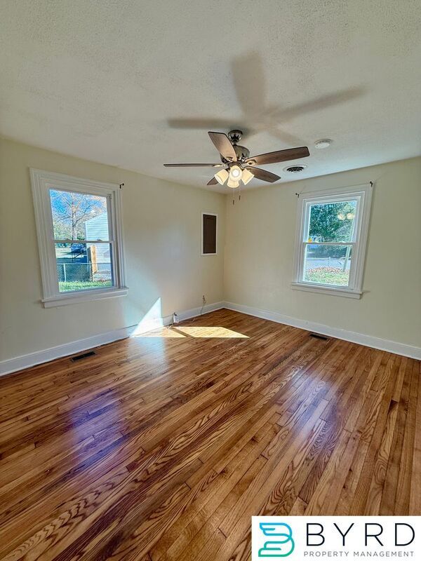 Building Photo - 5305 Lochaven Ave