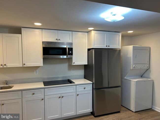 Building Photo - 125 Oakview Dr SE