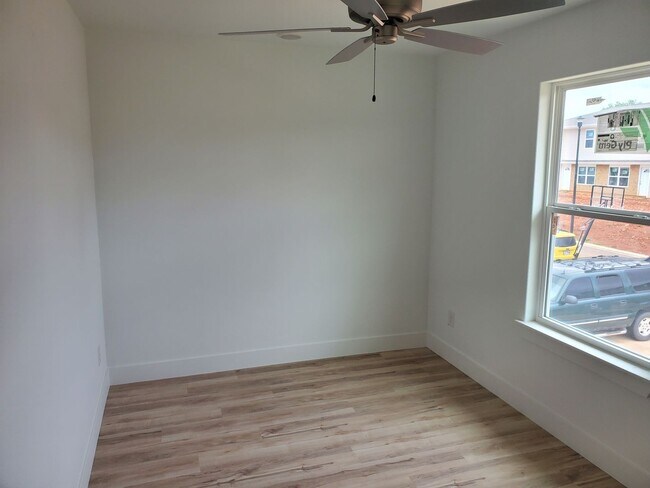 Building Photo - 1205 Nedra Dr