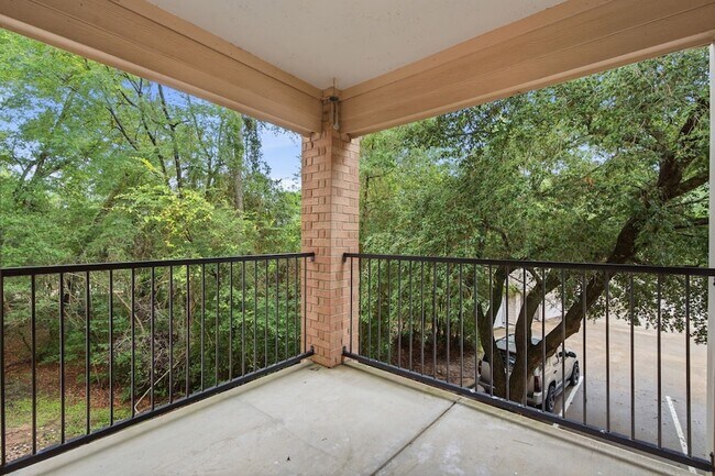 Building Photo - 8051 Bay Branch Dr
