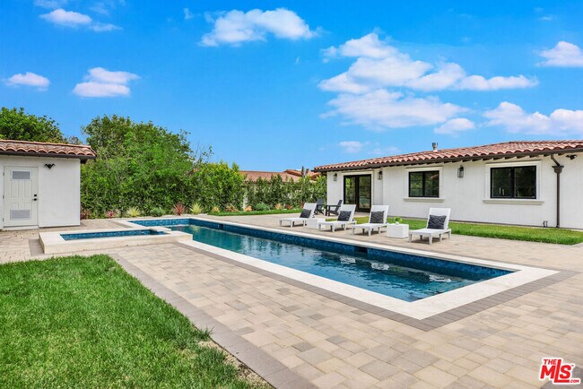 Building Photo - 6888 Alta Vista Dr