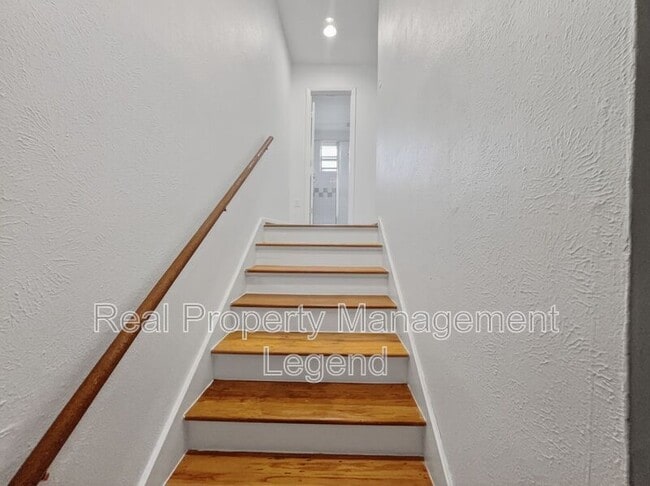 Building Photo - 4944 N Hall St