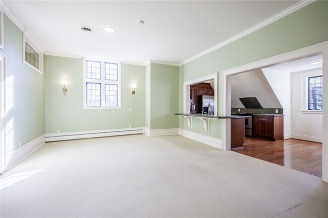 Building Photo - 901 East Ave