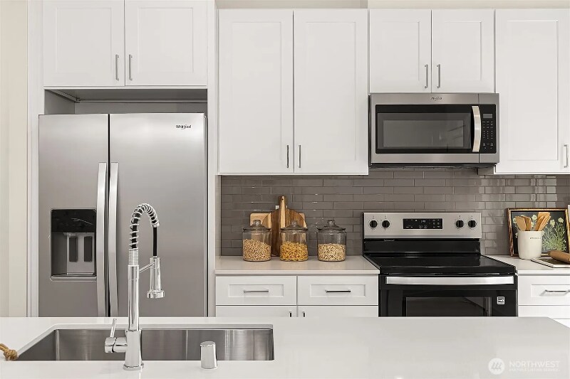 Building Photo - 1520 Hollow Dale Pl