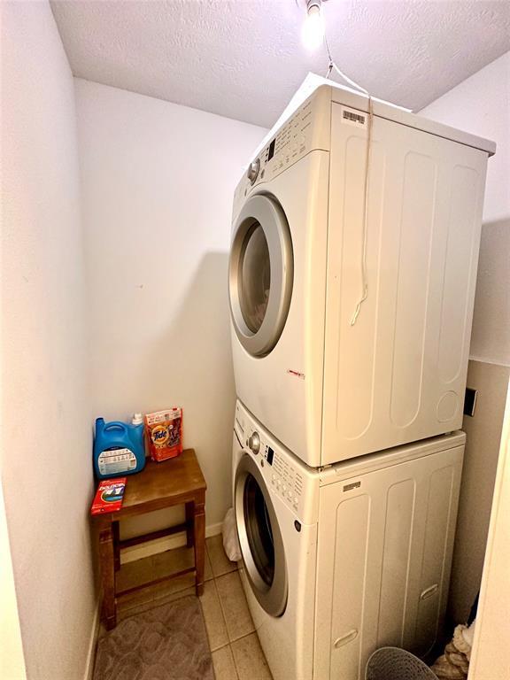 Building Photo - 500 Tiki Dr