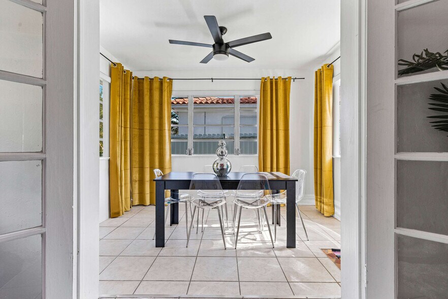 Building Photo - 260 NE 45th St