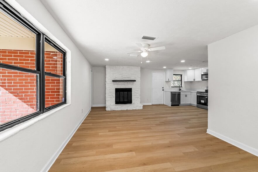 Building Photo - 1951 W 19th St