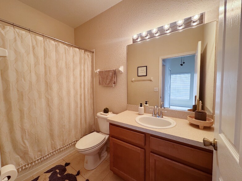 Building Photo - 2137 Winterset Dr