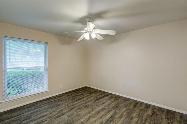 Building Photo - 12118 Black Angus Dr