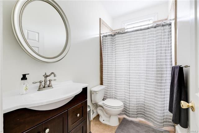 Master bath - 3033 Grayland Ave