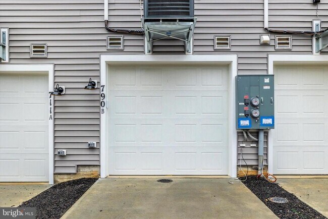 Building Photo - 709 Iron Frg Rd