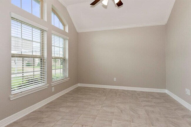 Building Photo - 9735 Stratton Ridge Dr