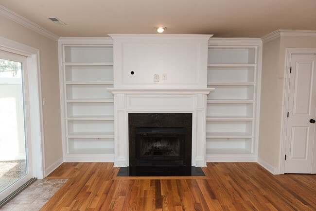 Building Photo - 93 Tennyson Dr