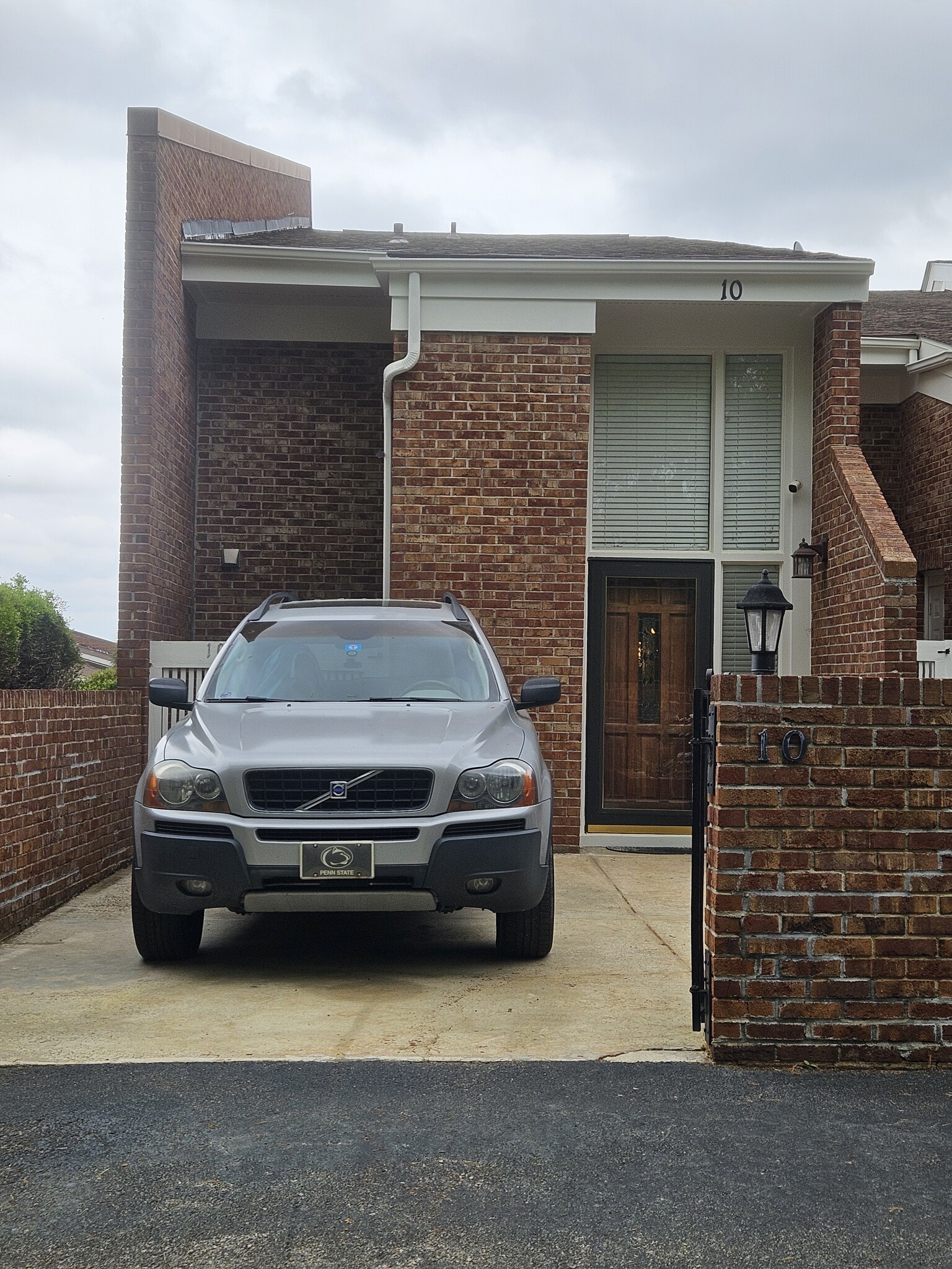 Patio - Parking - 10 Little Hollow Ln