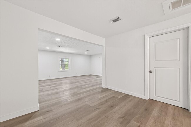 Building Photo - 815 Brooks Ave