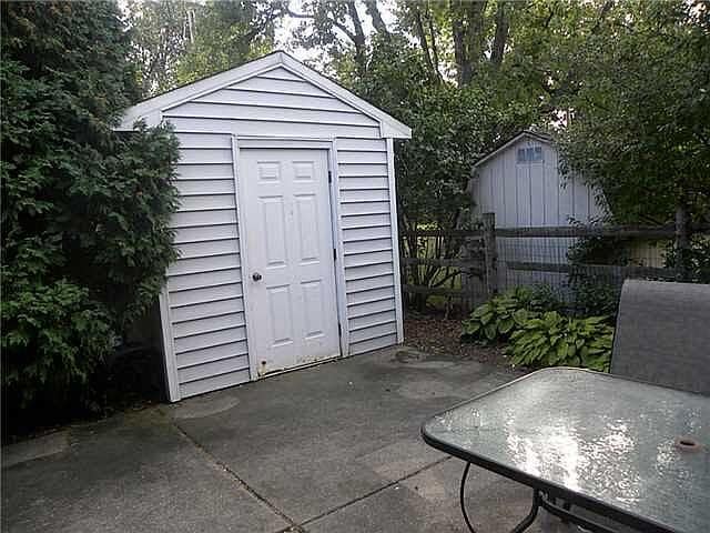 Building Photo - 2843 Castleton Ave