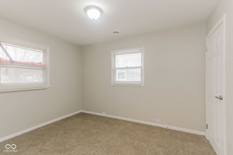 Building Photo - Two Bedroom Bungalow