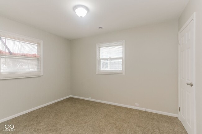 Building Photo - Two Bedroom Bungalow