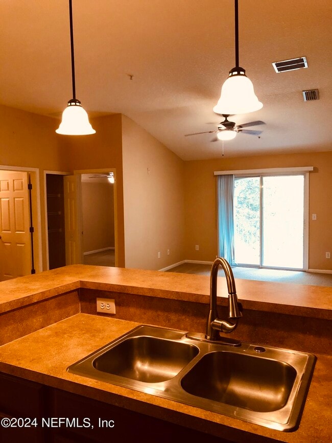 Building Photo - 7053 Snowy Canyon Dr