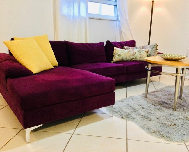 Living room - 111 N L St