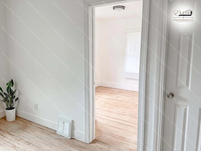 Building Photo - Charming Pet-Friendly 2BR Home with Fenced Yard & Modern Amenities in Flint!
