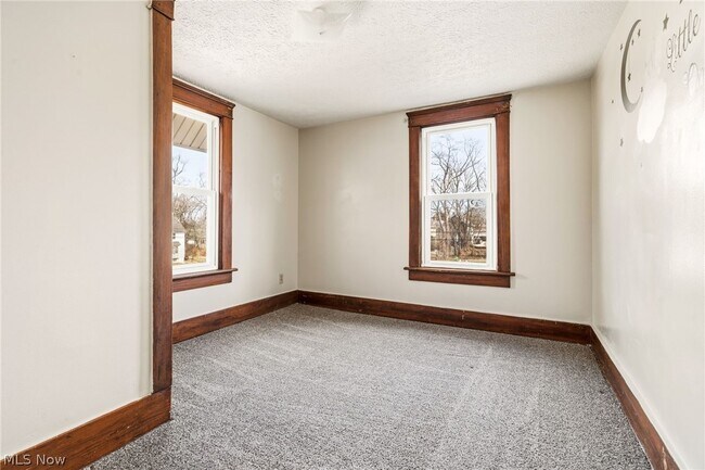Building Photo - 488 Alexander St