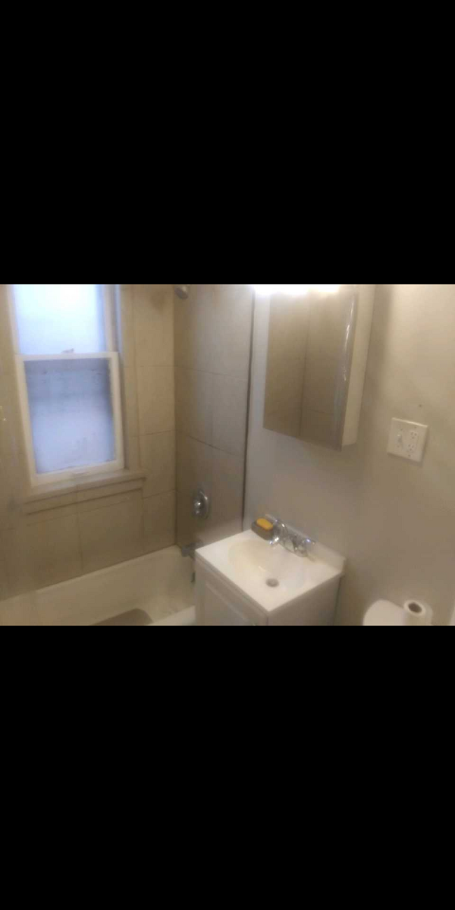 Bathroom - 1615 N McVicker Ave