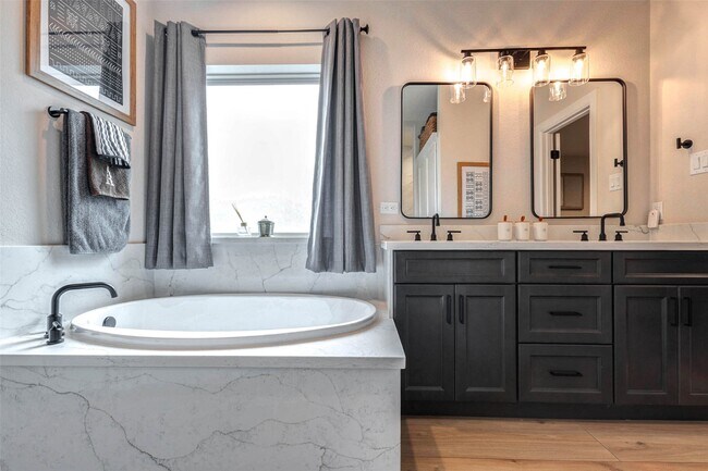 Building Photo - 11005 Upland Forest Dr