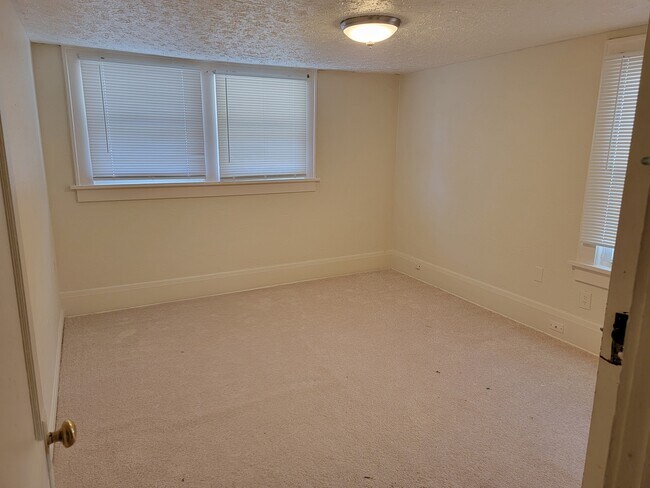 Building Photo - 1299 Sunrise Dr