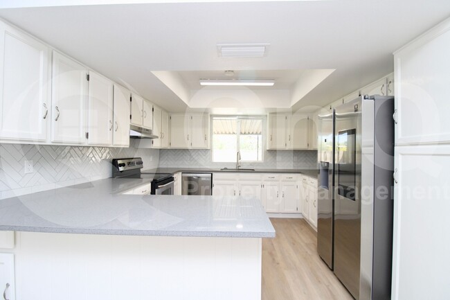 Building Photo - 10312 E Cactus Rd