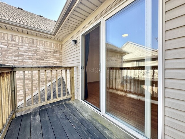 Building Photo - Spacious 2 Bed Condo with Attached Garage