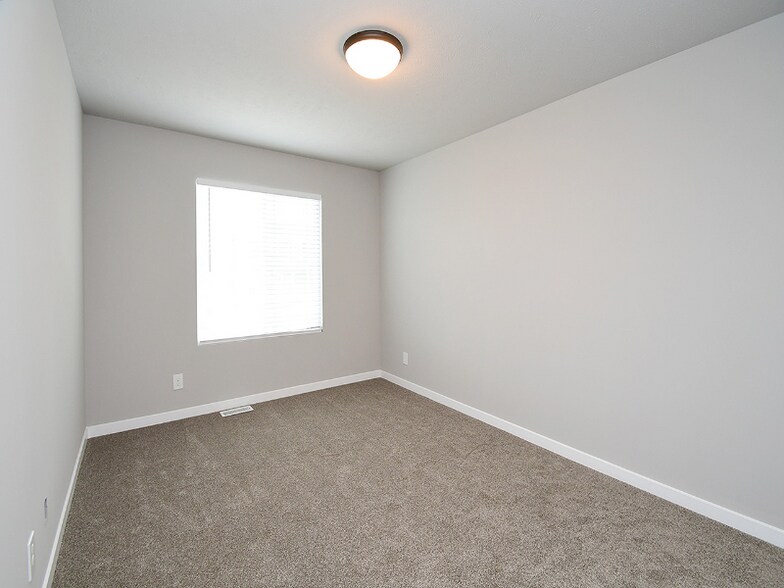 Building Photo - 8121 S 198th Ave
