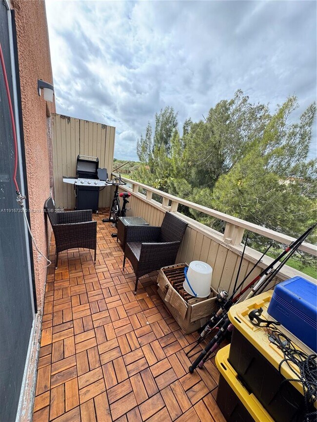 Building Photo - 17530 NW 68th Ave