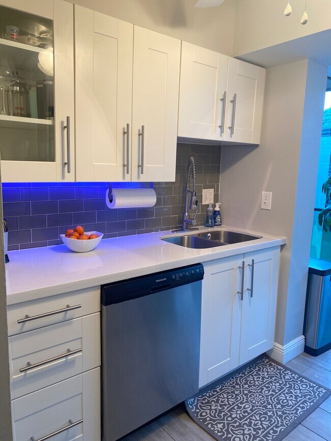 Kitchen - 1150 Homewood Blvd