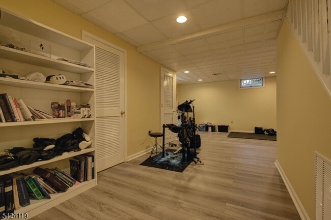 Building Photo - 31 Ashwood Ave