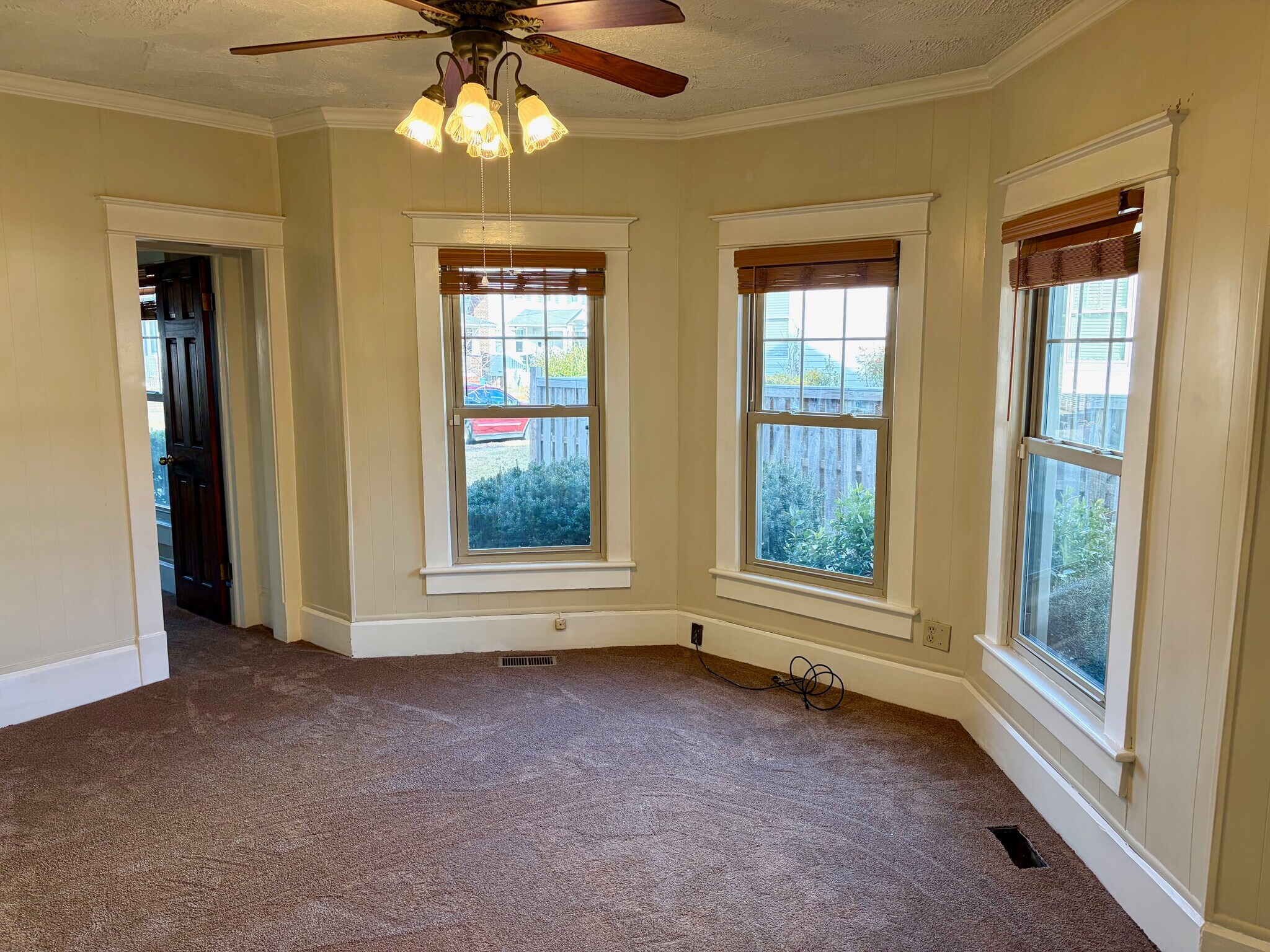 Building Photo - 125 E 39th St