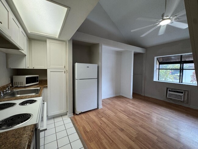 Building Photo - 1260 E 113th Ave