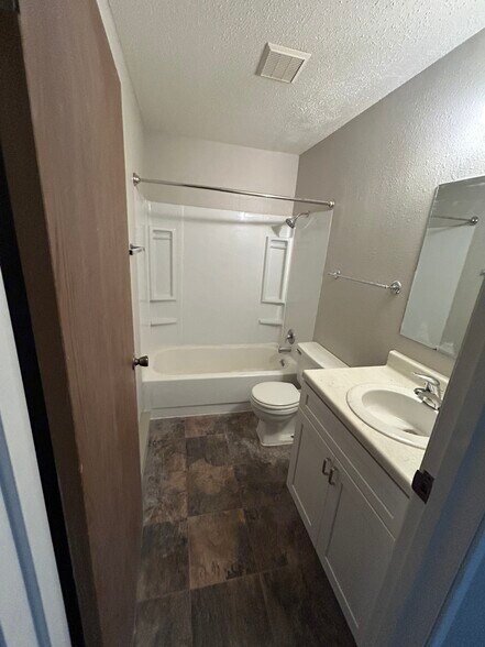 Building Photo - 2013 E Dakota Pkwy