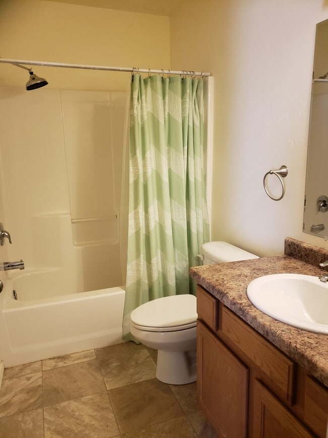 Building Photo - Nice 4 Bedroom home in Mesa Vista Subdivis...