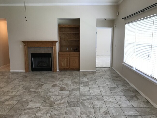 Building Photo - 10807 E 121st Ct N