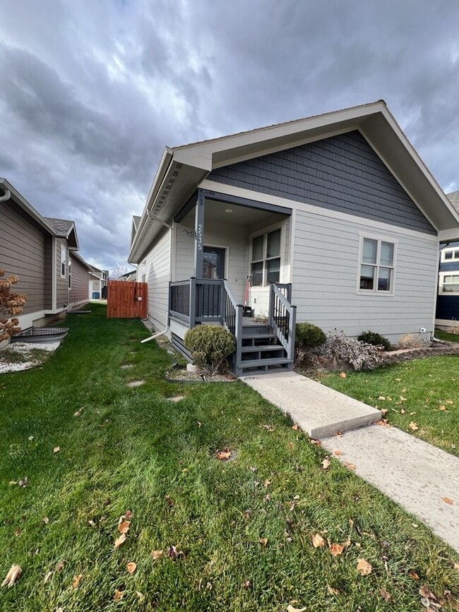 Building Photo - 44 Ranch 5 Bed, 3 Bath Home - 2 Weeks Free...