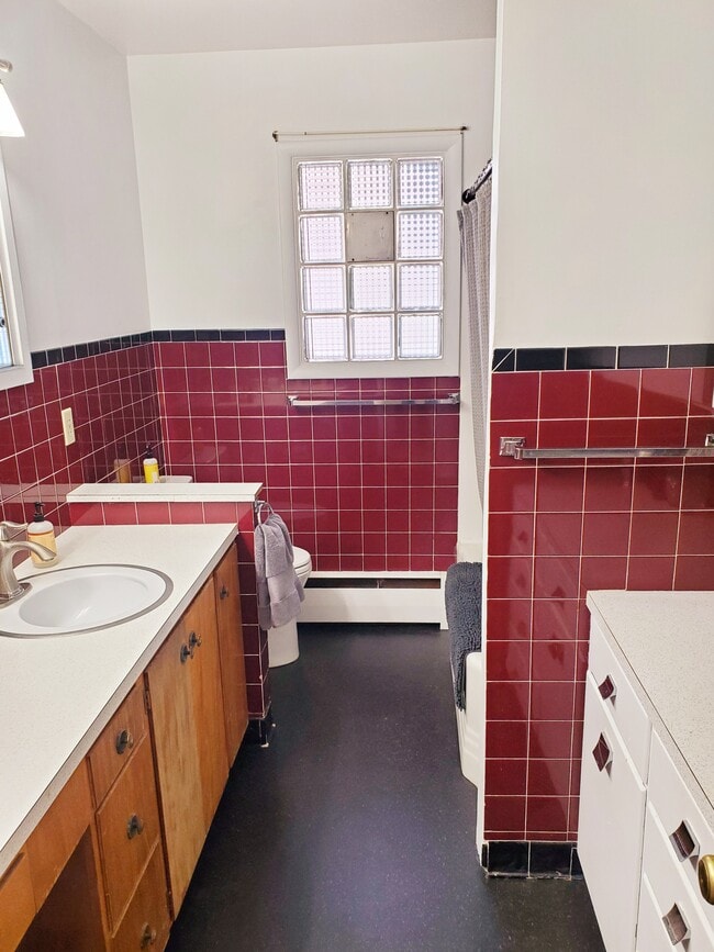 Upstairs bathroom - 514 N Yellowstone St