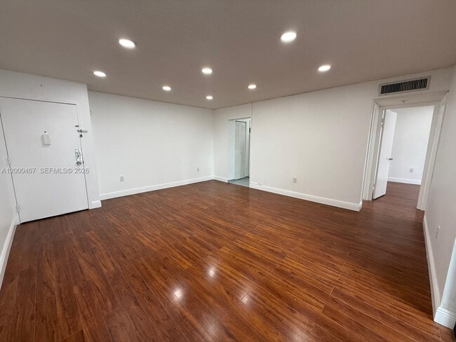 Building Photo - 750 NW 43rd Ave