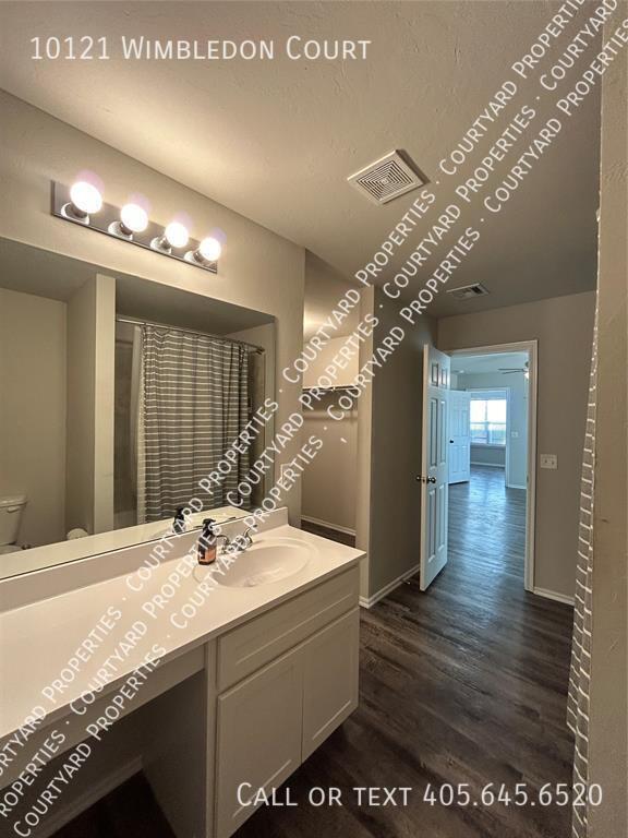 Building Photo - 10121 Wimbledon Ct