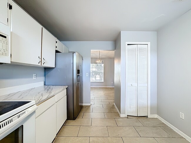 Building Photo - Spacious 4-Bedroom Retreat with 2 Baths in Brandon - 2103 Sq. Ft. of Comfort Awaits!