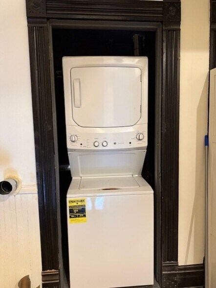 LAUNDRY - 405 Sharp St