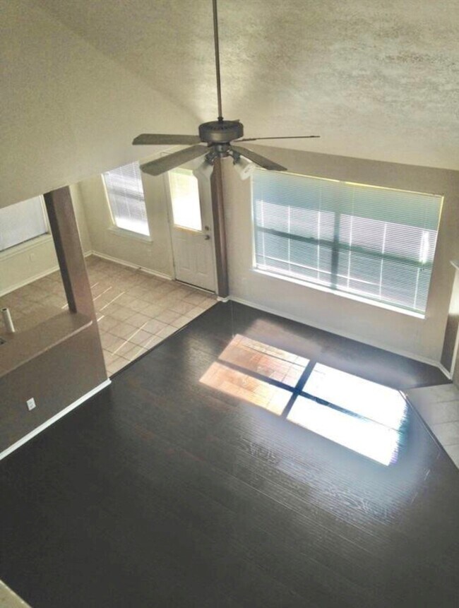 Building Photo - 2529 Artesia Dr