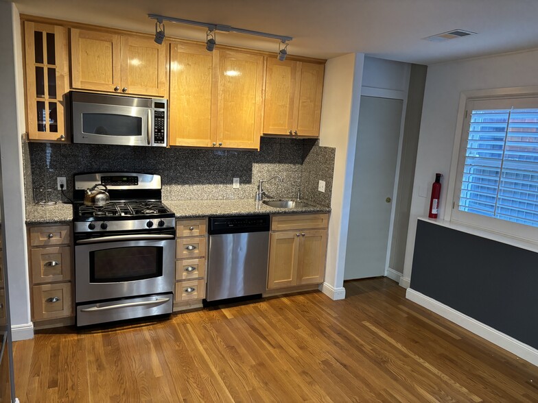 Building Photo - 66 Merced Ave