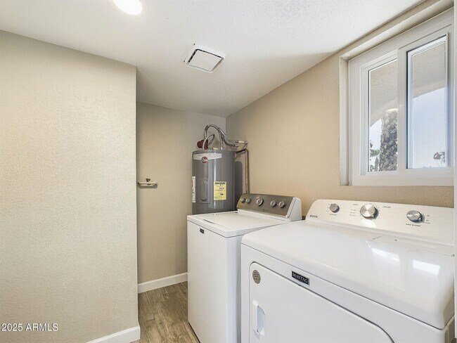 Building Photo - 14679 Love Ct